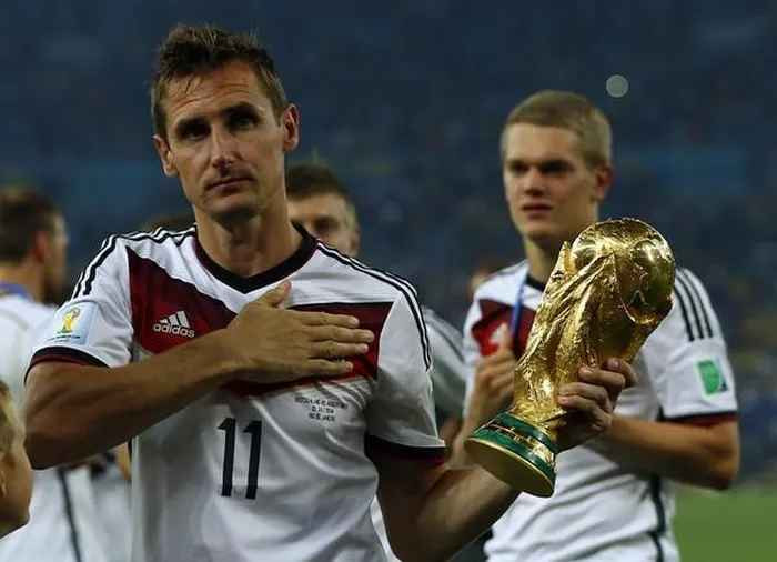 Klose đã ghi bàn trong bốn kỳ World Cup thế giới và nâng cúp vô địch vào năm 2014. Anh ghi 71 bàn sau 137 trận, trong màu áo đội tuyển Đức.