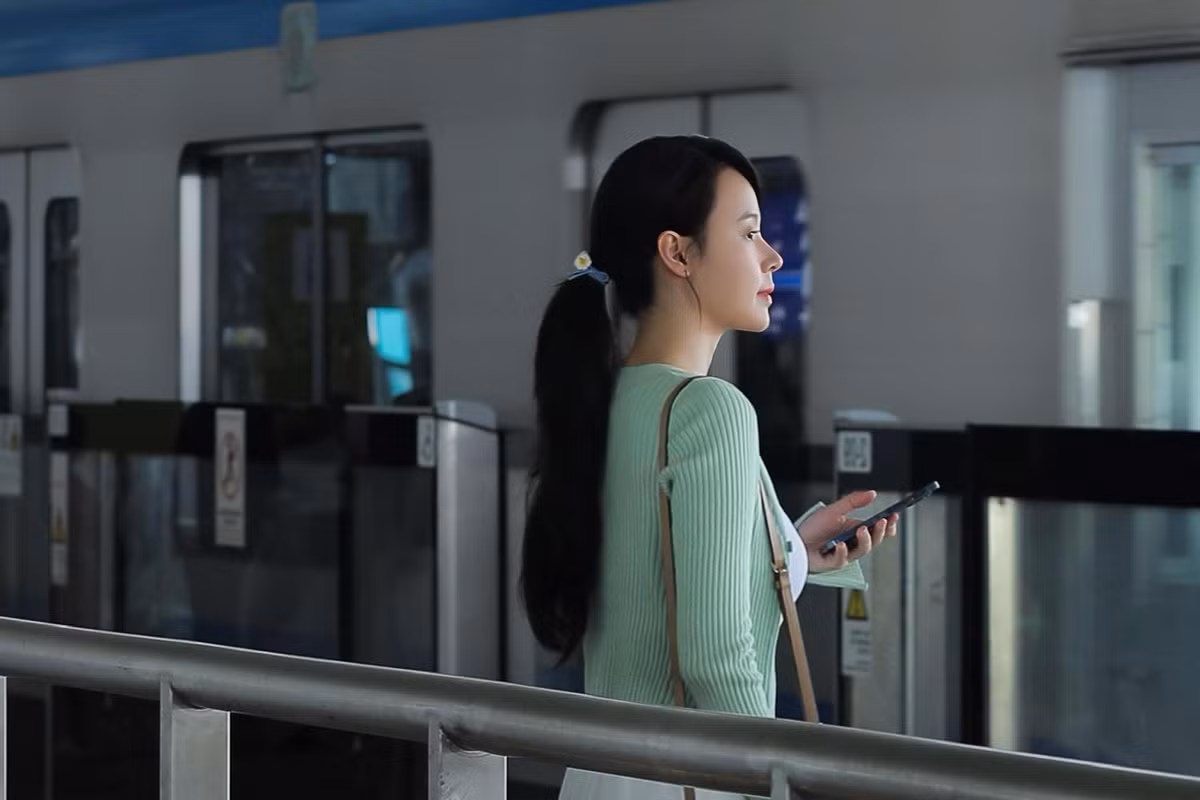 Trong một chia sẻ, Midu từng cho biết sự khác biệt khi chọn phong cách đi dạy và tham gia sự kiện giải trí: "Tôi ý thức được ở mỗi môi trường công việc khác nhau mình sẽ xuất hiện với hình ảnh cho phù hợp. Như đi giảng dạy mọi người sẽ thấy Midu thanh lịch, trang nhã.