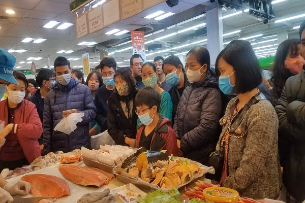 Hon loan canh nguoi Ha Noi gianh giat de mua bang duoc tom hum giam gia