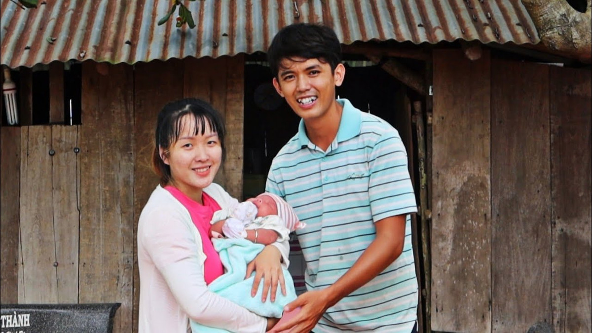 Từ 1 clip cũ và 1 clip sau khi lấy vợ, cùng là ăn món ốc bươu, lời nói của Sang Vlog lại vô cùng bất nhất... khiến netizen vô cùng chú ý.