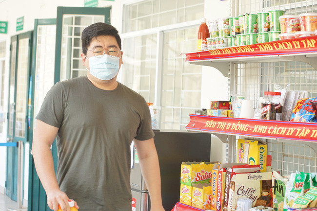 Theo bác sĩ Hoàng phục vụ tại trung tâm cách ly Cát Lái, dù tại khu cách ly mọi người đều được cấp suất ăn và chăm sóc sức khỏe cũng như các nhu cầu cơ bản miễn phí nhưng sẽ hơi bất tiện nếu muốn mua thêm gì khác. Do đó, ý tưởng "siêu thị 0 đồng" được ban quản lý và nhân viên y tế đưa ra sẽ giúp mọi người chủ động hơn, từ đó tạo tinh thần thoải mái và thuận lợi hơn trong việc cách ly phòng chống dịch.