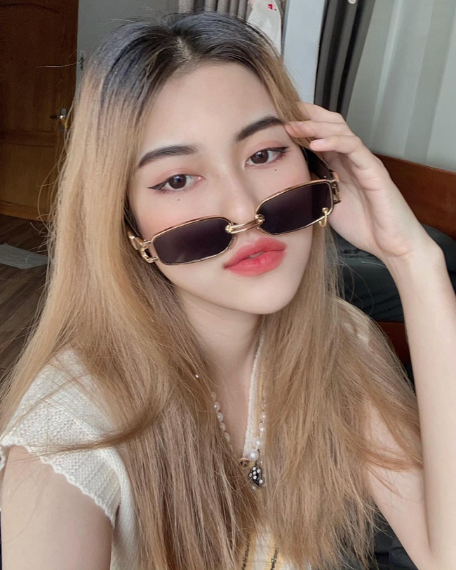 Hot girl Đà Nẵng thẳng thắn chia sẻ về những rắc rối mình gặp phải khi theo đuổi gu ăn mặc nóng bỏng.