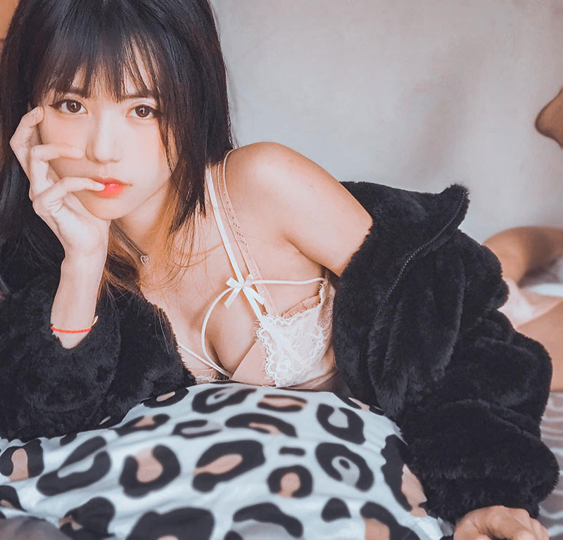 Có thể thấy, dù với phong cách nào, streamer YuGi cũng cực cuốn hút.