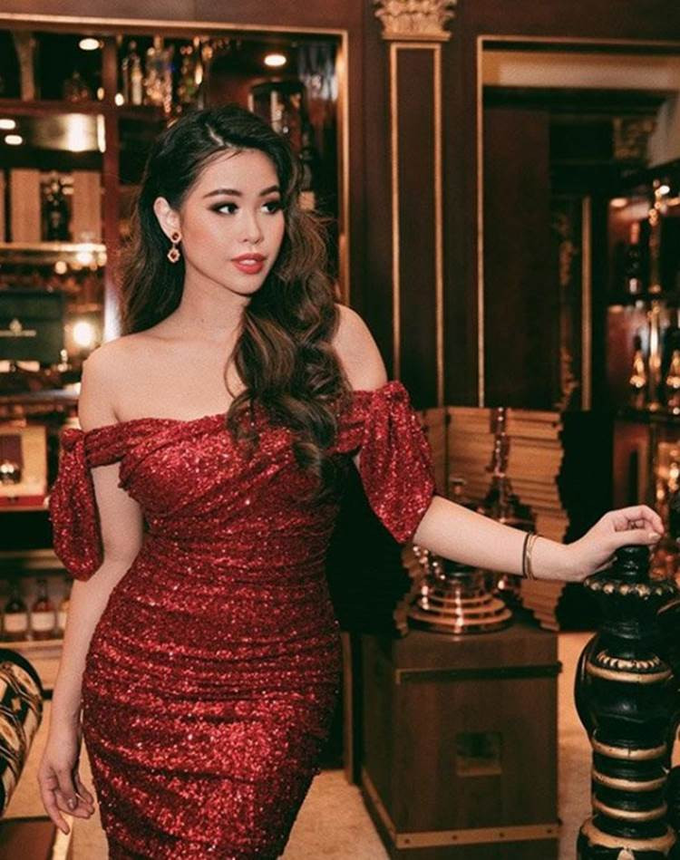 Sinh ra trong gia đình thuộc hàng đại gia, cuộc sống của Tiên Nguyễn tràn ngập trong đồ hiệu và những thứ xa xỉ.