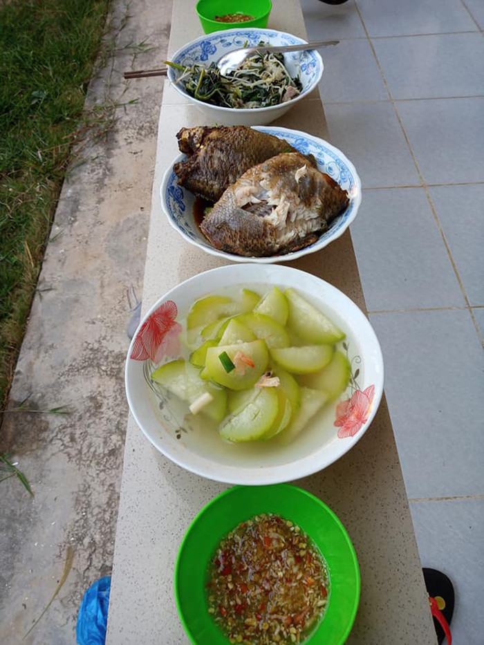 Tuy nhiên, sau vài ngày sống trong khu cách ly tập trung dịch Covid-19, Lệ Quyên cho biết mọi thứ không khó khăn như cô nghĩ. Chỉ sau khoảng 1 ngày làm quen với những người cùng khu, với nhịp sinh hoạt và điều kiện trong đó, nữ du học sinh Hàn Quốc cũng bình tĩnh hơn. Khi chính bản thân cô trải nghiệm và cảm thấy cuộc sống có ý nghĩa hơn.