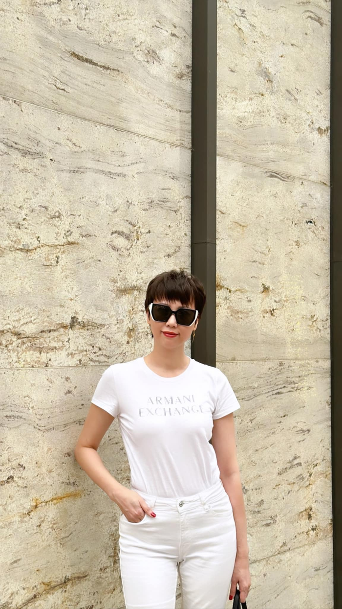 Thậm chí trên trang cá nhân, mẹ vợ Đoàn Văn Hậu không ngại khoe hình thể đồng hồ cát trước ống kính ở tuổi xế chiều.