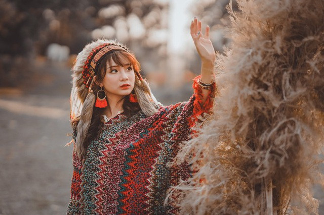 Phương Thảo chia sẻ: "Tính đến giờ cũng đã được hơn 3 năm kể từ ngày mình bắt đầu bước chân vào ngành mẫu ảnh. Sau mỗi tấm hình mình chụp, mỗi dự án mà mình thực hiện thì niềm đam mê với công việc, tình yêu với chiếc ống kính máy ảnh trong mình ngày càng một lớn hơn."