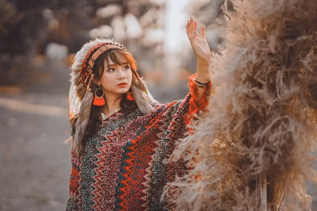 Phương Thảo chia sẻ: "Tính đến giờ cũng đã được hơn 3 năm kể từ ngày mình bắt đầu bước chân vào ngành mẫu ảnh. Sau mỗi tấm hình mình chụp, mỗi dự án mà mình thực hiện thì niềm đam mê với công việc, tình yêu với chiếc ống kính máy ảnh trong mình ngày càng một lớn hơn."