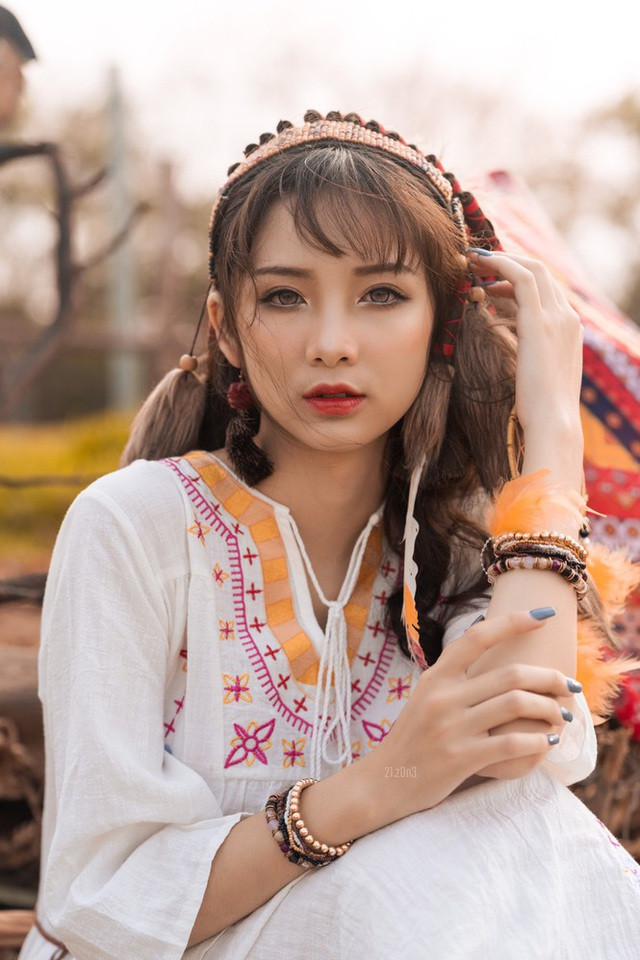 Nguyễn Phương Thảo sinh năm 2002 tại Gia Lâm, Hà Nội là cô người mẫu ảnh được nhiều người yêu quý. Mới đây, cô bạn này xuất hiện trong bộ ảnh "thổ dân" nhận được nhiều bình luận tích cực.