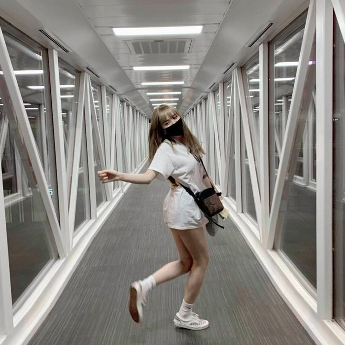 Trang phục giấu quần giờ đây không còn quá xa lạ. Thời gian qua, Thiều Bảo Trâm - bạn gái Sơn Tùng M-TP chính là cái tên thường xuyên xuất hiện với mốt thời trang quyến rũ trên.