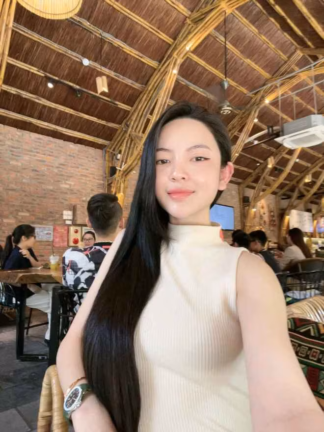 Nói mới thấy, xem lại các hình ảnh gần đây mà Chu Thanh Huyền đăng tải so với trước đó, đúng là có hơi tham dùng app thật.