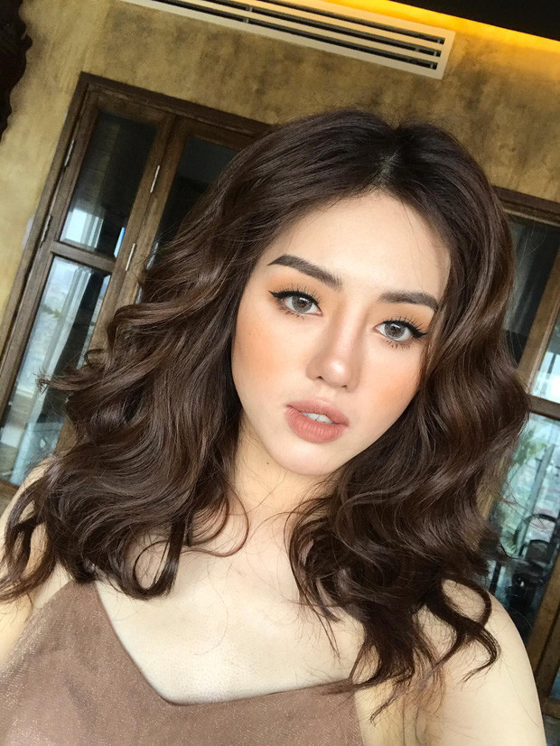 Minh chứng cho việc Tú Hảo tròn lên chính là ảnh góc nghiêng của cô nàng ngày ấy và bây giờ được các fan xếp cạnh nhau.