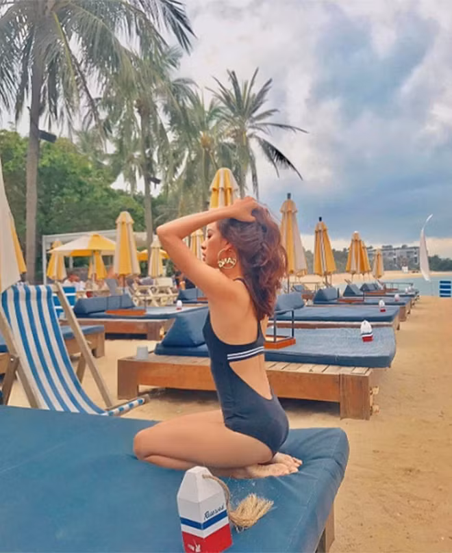 Về độ gợi cảm thì miễn bàn nhưng nhiều người lại tập trung vào body Tú Hảo đã thay đổi ít nhiều so với trước đây.