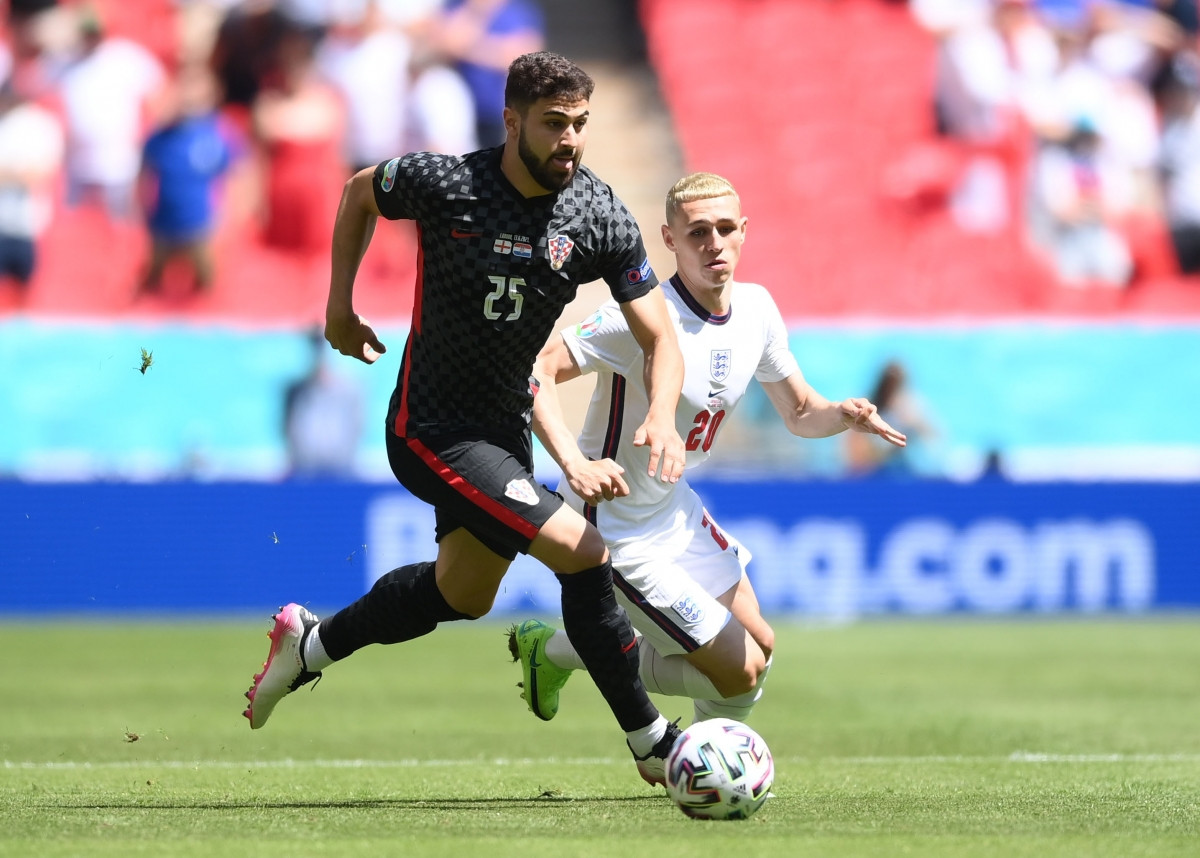 Sau khoảng 15 phút ép sân liên tục, đội tuyển Anh đã phải giảm nhịp độ và kéo đội hình xuống thấp. Kể từ đây, Croatia dần kiểm soát lại thế trận. Tuy nhiên, những đường tấn công của đội khách lại quá đơn điệu.