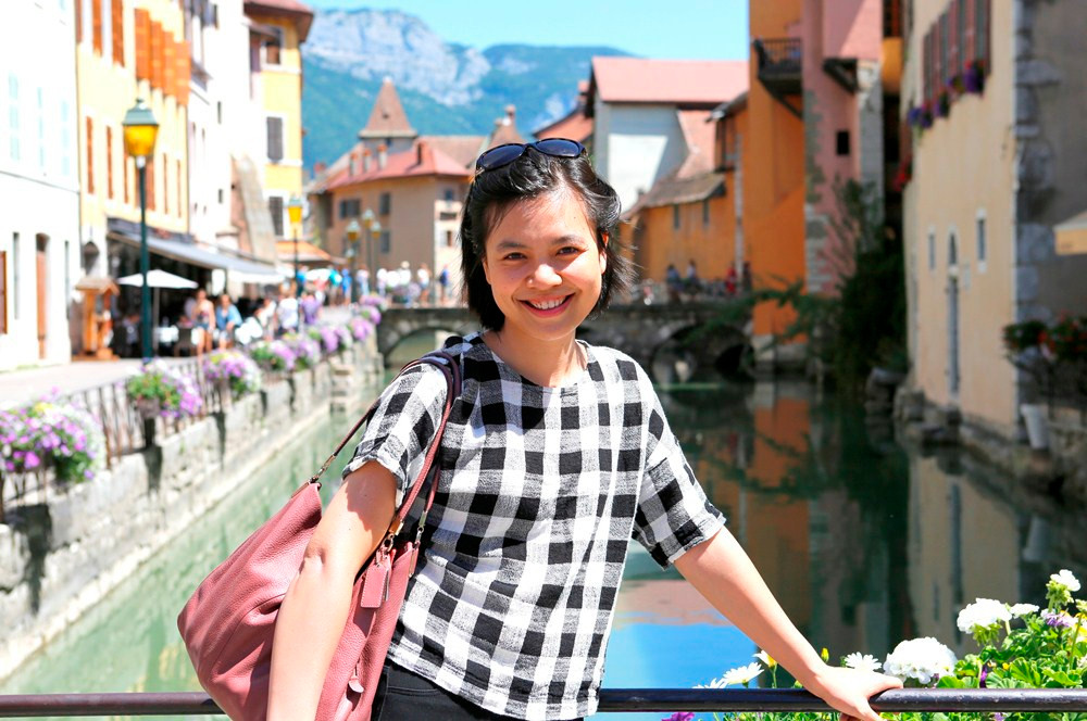 Kế tiếp MC Kiều Anh là nữ MC Khánh Chi - người dẫn dắt chương trình 3 quý của mùa thứ 8 Đường lên đỉnh Olympia. Hiện tại, cô đã theo gia đình định cư ở Malaysia và không còn tham gia vào giới giải trí nữa.