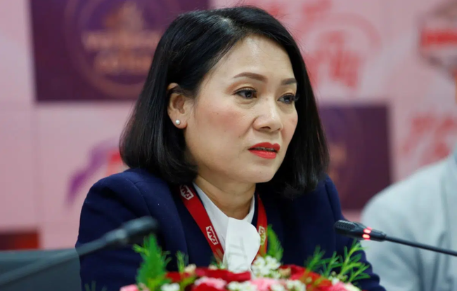 Không chỉ là MC Đường lên đỉnh Olympia, nhà báo Tạ Bích Loan còn tham gia đạo diễn và đưa ra ý tưởng về chiếc vòng nguyệt quế lừng danh dành cho những nhà vô địch của gameshow.