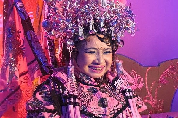 Nghe si Bach Mai qua doi