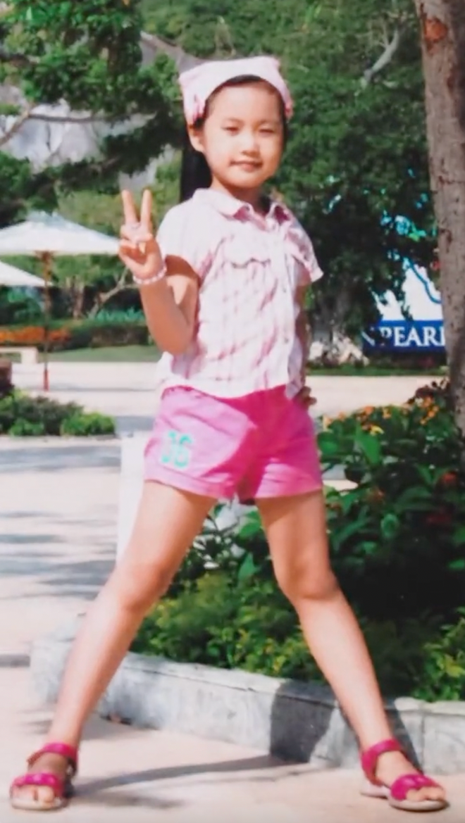 Mới đây, những khoảnh khắc ngày bé của Doãn Hải My được chia sẻ trở lại và thu hút sự chú ý từ dân mạng.