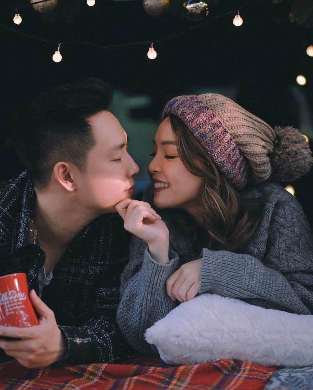 Ngoài ra, mối tình của Trinh Phạm cùng người chồng quen từ năm 19 tuổi cũng làm cho không ít người ngưỡng mộ khi biết tới.