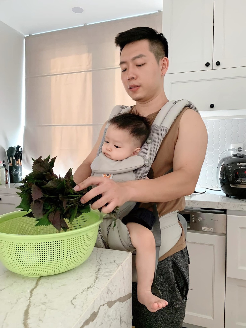 Được biết, "một nửa yêu thương" của Trinh Phạm chính là Thành Trần - một cậu bạn đã khiến cô phải lòng từ thưở còn là sinh viên.