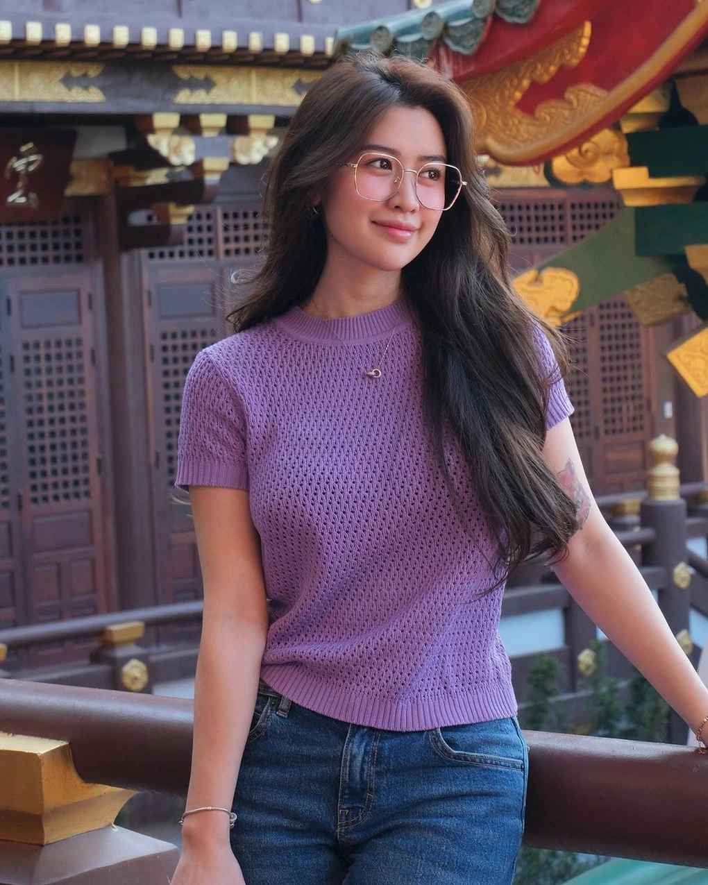 Không ít người thắc mắc, tại sao một cô gái xinh đẹp, dễ thương như Quyên Qui lại đến gameshow hẹn hò kiếm bạn trai.