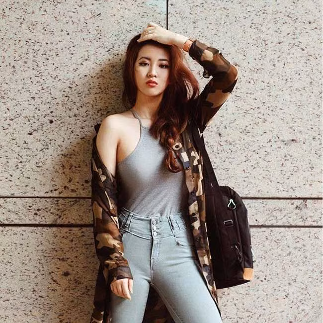 Ann Louie Li, sinh năm 1995, là người mẫu kiêm diễn viên mang ba dòng máu Philippines, Trung Quốc, Đài Loan. Hot girl lai Trung Quốc được liệt vào top "cậu ấm, cô chiêu" của Châu Á khi nằm trong hội Rich Kids khi sinh ra trong "núi vàng".