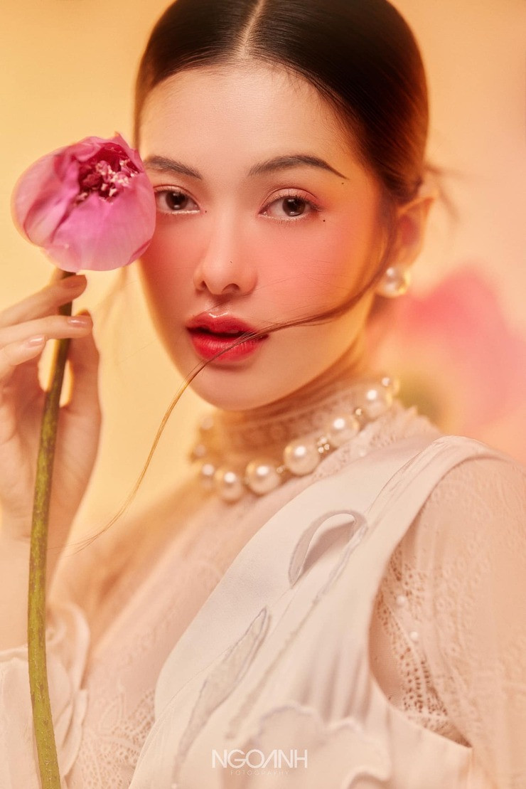 Bên cạnh đó, Yên Đan cũng phát triển sự nghiệp người mẫu và vũ công.