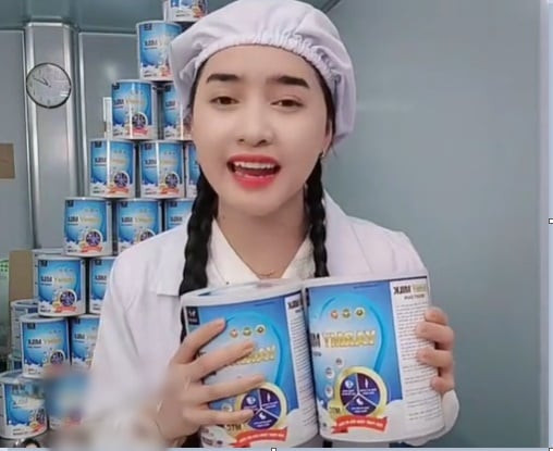 Đăng tải clip dài hơn 5 phút, Yona Cươn gửi lời xin lỗi chân thành đến những người đã tin tưởng, sử dụng sản phẩm mà mình chia sẻ, để bây giờ nhận tin tức không tốt về sản phẩm.