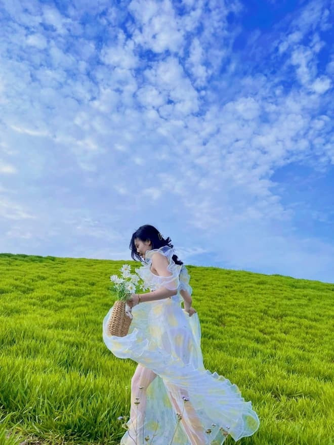 Quả thực đồng cỏ này chính là điểm đến lý tưởng để tận hưởng những phút giây yên bình cho những ai muốn tạm rời xa cuộc sống bon chen, xô bồ nơi thành thị.