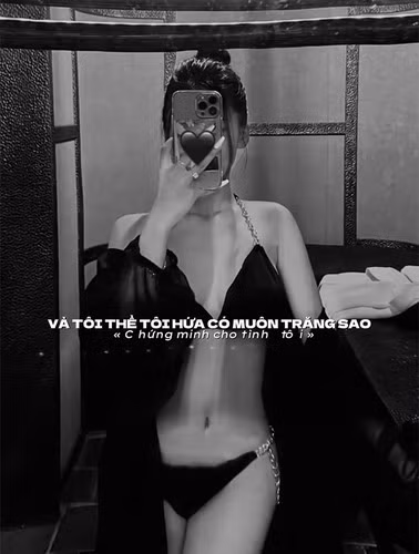 Sở hữu vóc dáng thon gọn, mảnh mai, bạn gái tiền vệ Nguyễn Văn Trường tự tin khoe trọn đường cong quyến rũ bên cạnh mẫu bikini hai mảnh có phần thiết kế lạ mắt, cắt xẻ táo bạo.