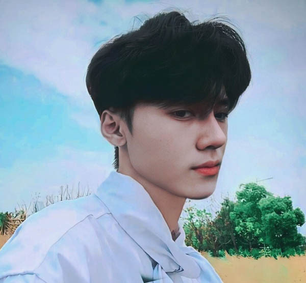 Sau khi lột xác ngoại hình, Hoài Thương có cuộc sống thuận lợi hơn trước về nhiều mặt. Theo chia sẻ của chàng trai 10X, việc phẫu thuật thẩm mỹ giúp mọi thứ đến với anh dễ dàng hơn.