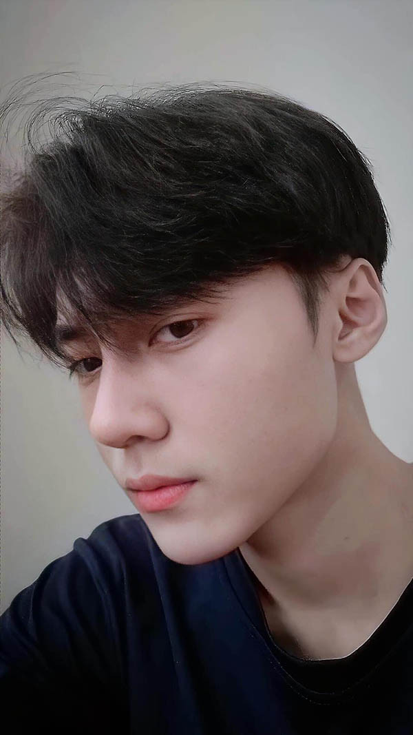 Nhìn vào những bức hình được Hoài Thương đăng tải, chắc hẳn chẳng ai có thể tin nổi anh chàng xấu xí giờ đây lại có khuôn mặt đẹp như "nam thần".