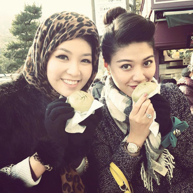 Mỗi lần sánh đôi, Ngọc Trinh và Thuỵ Vân đều nhanh chóng thu hút đông đảo sự chú ý của CĐM bởi cặp đôi này đều thuộc hàng "quốc sắc thiên hương".