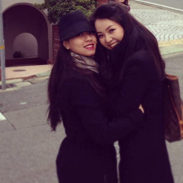 Không chỉ là cặp đôi nổi tiếng VTV24, BTV Ngọc Trinh và Thụy Vân còn thân thiết với nhau ở ngoài cuộc sống. Cả hai đã có hơn 10 năm gắn bó, yêu thương và coi nhau như chị em 1 nhà.