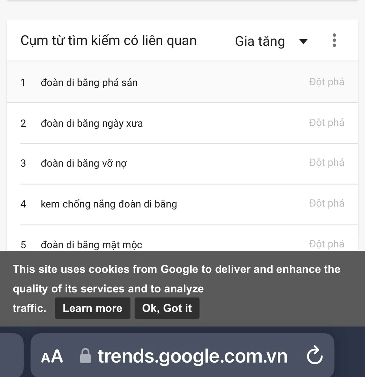 Bởi vậy mỗi lần"nữ dại gia quận 7" xuất hiện tại các sự kiện công khai hay khi có những động thái mới trên mạng xã hội, Đoàn Di Băng đều nhận được sự chú ý nhất định của netizen.