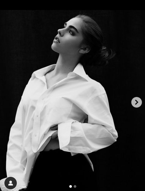 Không chỉ vậy, Jade còn sở hữu chiều cao nổi bật, cao gần 1m7 cùng vóc dáng săn chắc, thon gọn giúp cô có thể cân mọi loại trang phục. Jade hứa hẹn sẽ trở thành người mẫu nức tiếng tiếng trong tương lai nhờ nhan sắc cũng như ngoại hình nổi bật.