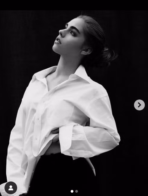 Không chỉ vậy, Jade còn sở hữu chiều cao nổi bật, cao gần 1m7 cùng vóc dáng săn chắc, thon gọn giúp cô có thể cân mọi loại trang phục. Jade hứa hẹn sẽ trở thành người mẫu nức tiếng tiếng trong tương lai nhờ nhan sắc cũng như ngoại hình nổi bật.