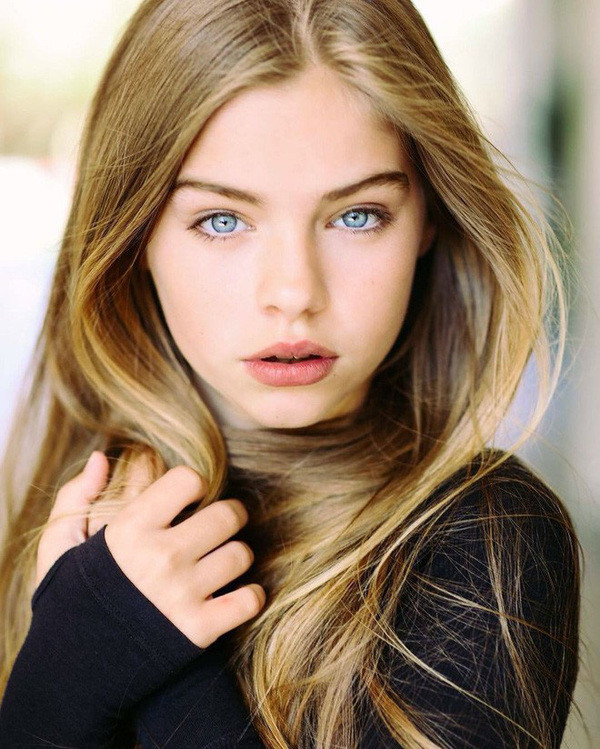 Nhiều người ví vẻ đẹp của Jade như thiên thần, hoàn hảo, không góc chết. Ngay từ khi 15 tuổi, nhan sắc của Jade đã được nhiều thương hiệu chú ý tới. Cô bé thậm chí còn lọt vào top 100 gương mặt đẹp nhất thế giới được công bố bởi tạp chí TC Candler.