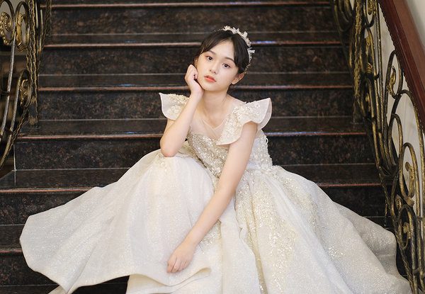 Sau bộ phim này, nhiều người ưu ái gọi Sở Điềm là “búp bê Trung Quốc”. Thậm chí, nhiều người còn cấm cô bé phẫu thuật thẩm mỹ vì sợ sẽ mất đi vẻ đẹp trong trẻo này.