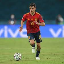 Sau đó, Pedri đá chính cả 6 trận cùng tuyển Tây Ban Nha vào bán kết Euro 2021, đoạt giải Cầu thủ trẻ hay nhất và vào đội hình tiêu biểu của UEFA.