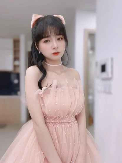 Dù cho sau đó, Mèo 2k4 lầy lội “bẻ lái": “Người đó sẽ cười cười rồi nhìn em, xoa xoa đầu em, ôm em rồi nhẹ nhàng nói: ĐƯỢC RỒI! CHỊU ĐỰNG MỘT MÌNH ĐI EM…”