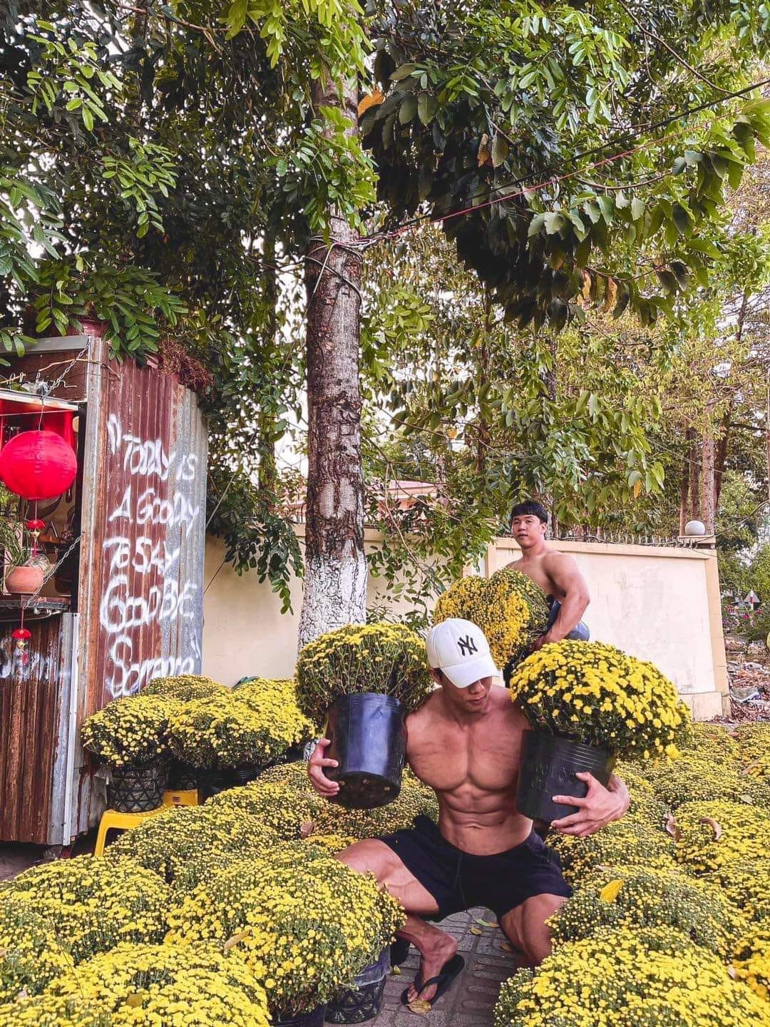 Nhìn những hình ảnh này, không ít chị em dò hỏi cho bằng được nam thanh niên bán quất chỗ nào để còn ra đặt hàng.