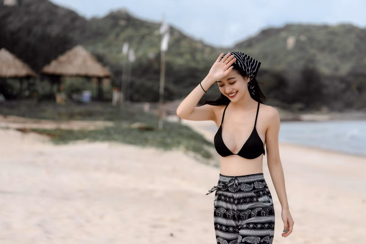 Trong bộ ảnh cách đây chưa lâu, hot girl 9X hóa thành một nàng báo gợi cảm. Thay vì check-in ở các resort sang trọng, lần này, Jun Vũ quyết định chụp đồ bơi trong studio.