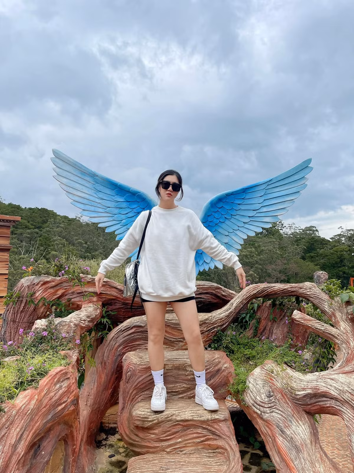 Ngoài nhan sắc và học thức cao, Tôn Nữ Nam Phương còn gây ấn tượng bởi cái tên mang họ hiếm, thuộc dòng dõi hoàng tộc là "Tôn Nữ".