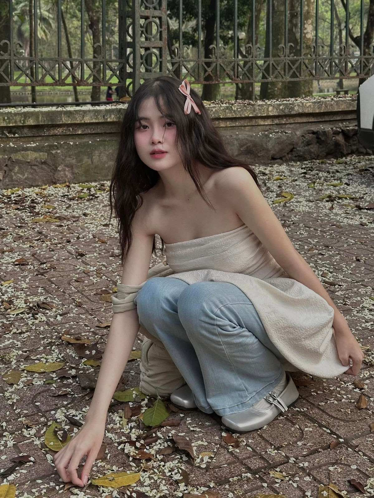 Chính chủ cũng hiểu những thắc mắc, không hề ngần ngại hay né tránh mà ngay lập tức để lại bình luận rằng đó là vết muỗi.