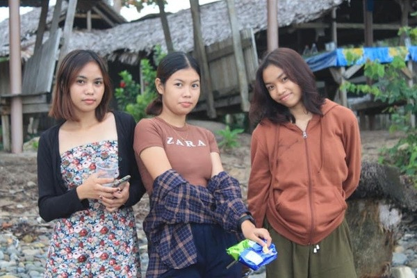 Bẵng đi một thời gian “vắng bóng” trên các diễn đàn mạng xã hội, các cô gái của nhóm “Ba con nhái” đã thông báo trở lại và lợi hại hơn xưa.