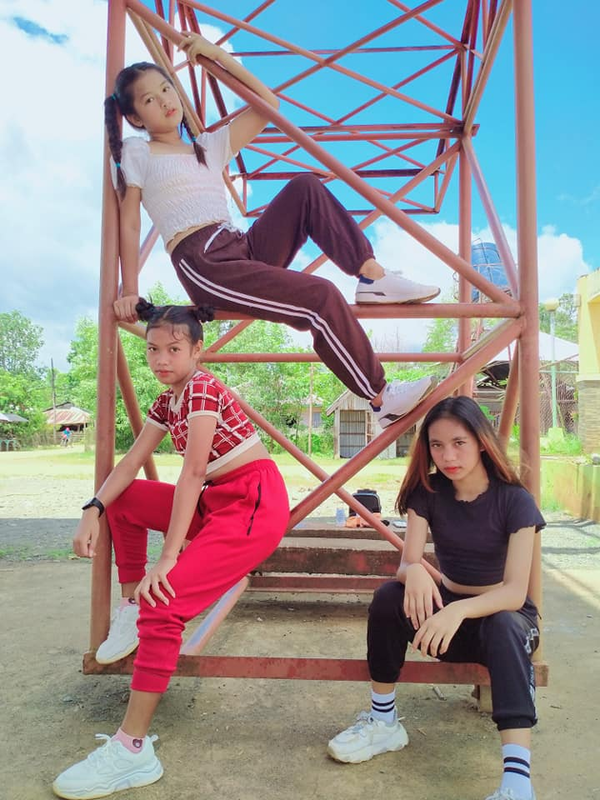 Trên tài khoản mạng xã hội chung của nhóm, các thành viên vẫn chia sẻ những đoạn vũ đạo K-pop hay nhảy TikTok,... Từ trang phục đến kỹ thuật của các thành viên đều được độc giả khen ngợi.