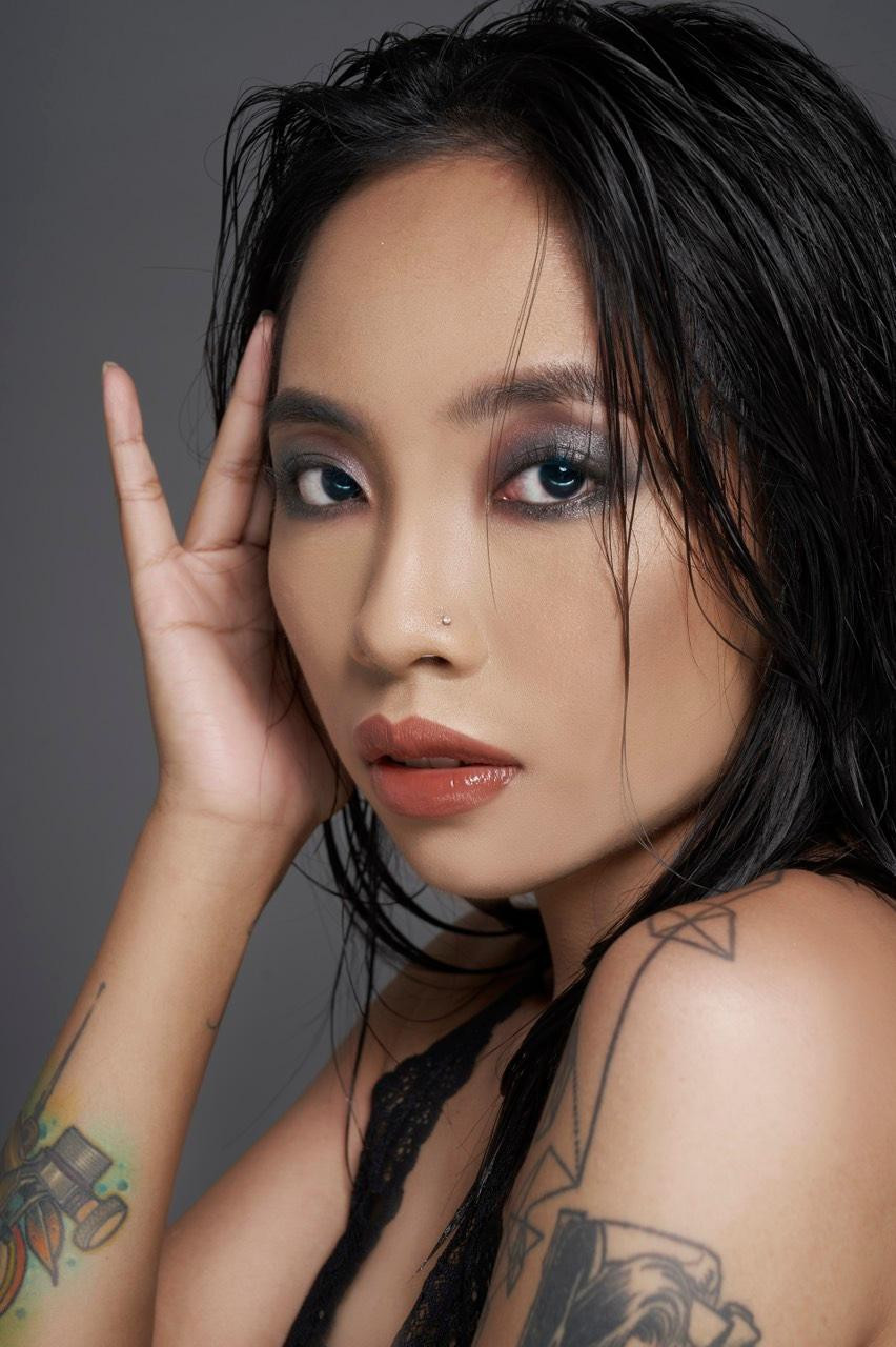 Đặc biệt, những makeup look của Foxie luôn khiến chị em “mê mệt” bởi kĩ thuật đánh mắt.