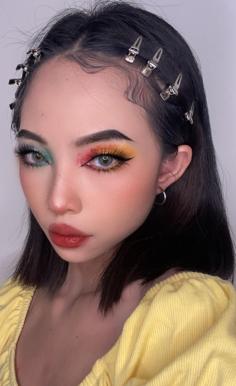 Foxie từng chia sẻ, cô chưa từng tham gia bất kì khóa học trang điểm nào mà chỉ tự học qua các kênh YouTube và TikTok ở nước ngoài.