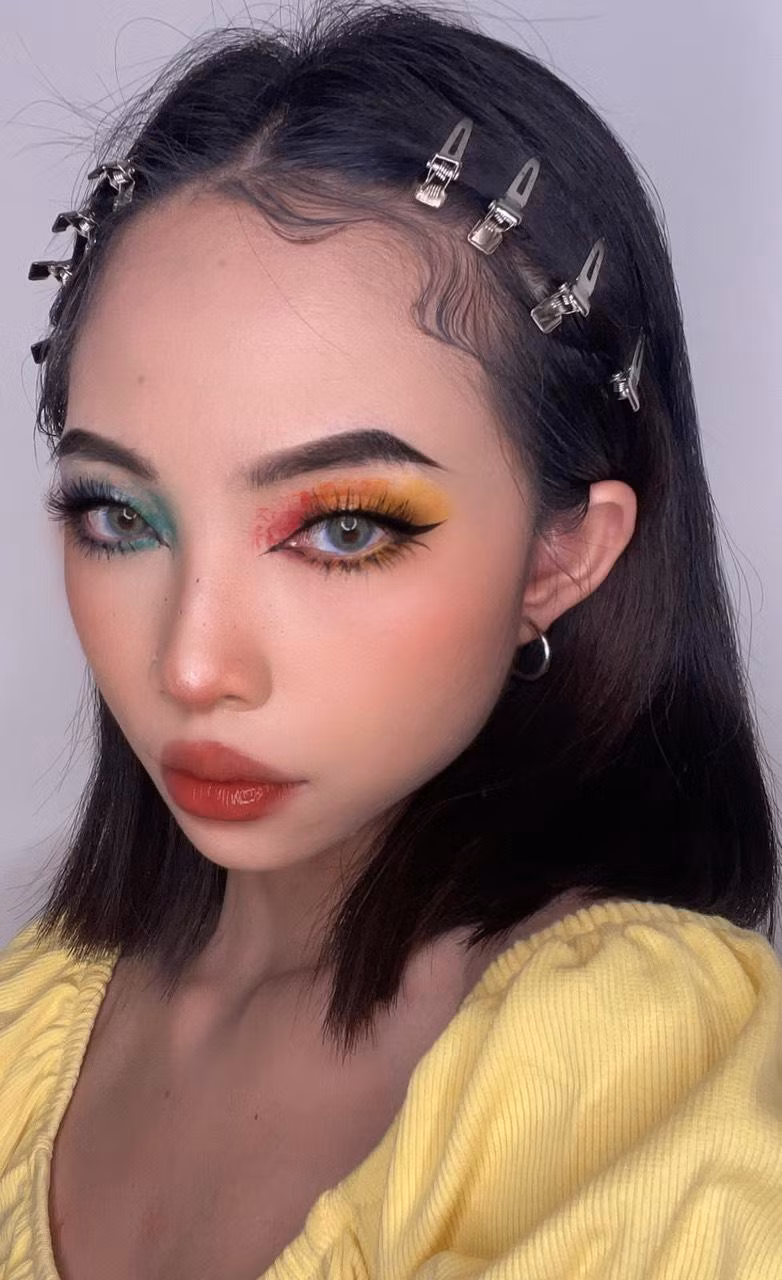 Foxie từng chia sẻ, cô chưa từng tham gia bất kì khóa học trang điểm nào mà chỉ tự học qua các kênh YouTube và TikTok ở nước ngoài.